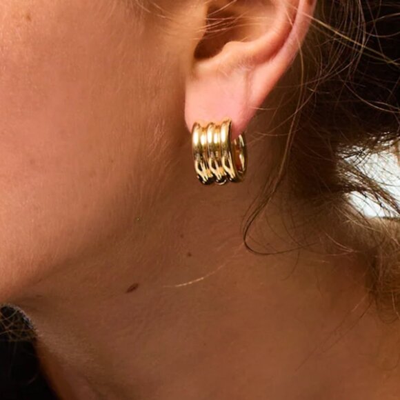 Roxanne Assoulin The Triple Tube Huggie Earring Gold - Picture 1 of 3